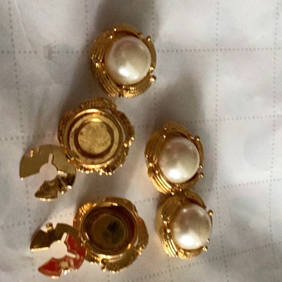 Button cover ups , pearl , gold trim . - Picture 3 of 5